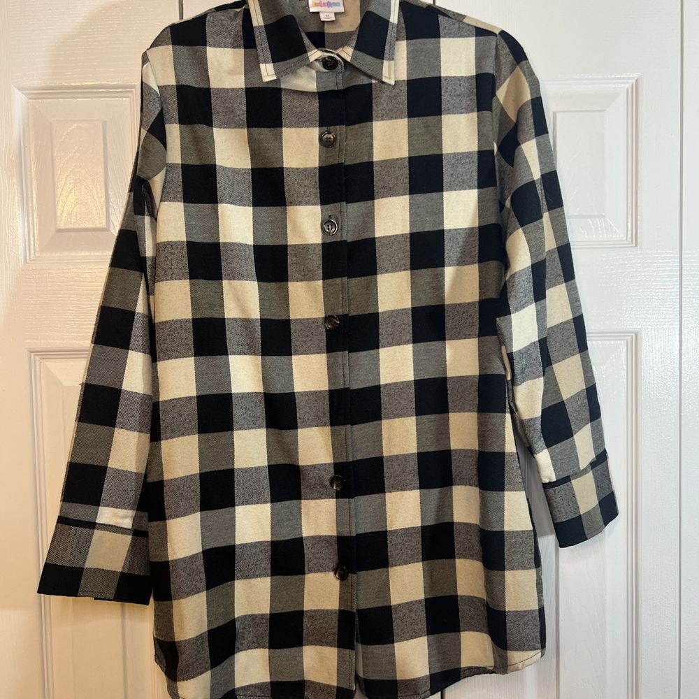 Lularoe Abigail Flannel Shacket with pockets Tan and Black EUC Women Size Medium